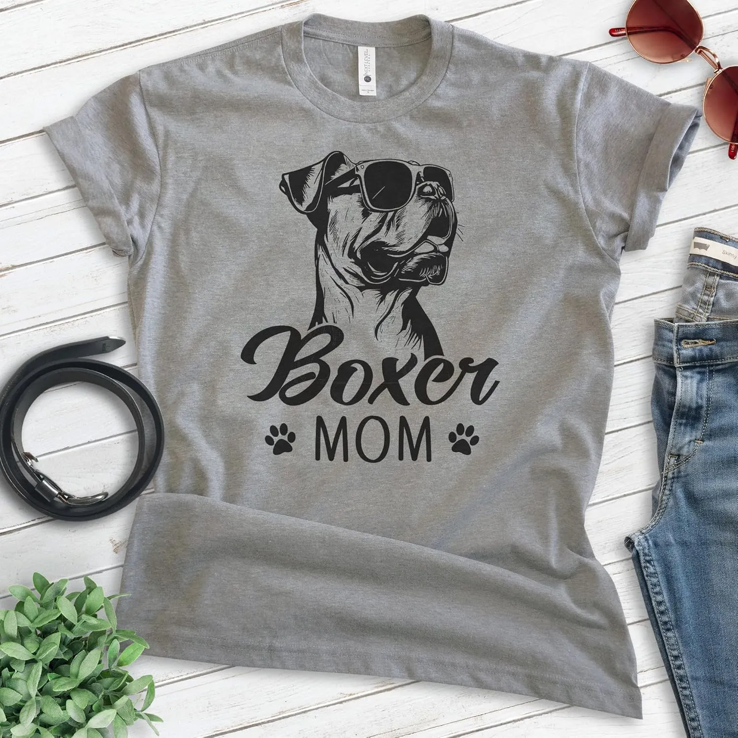 EVERTREE CLOTHING Boxer Mom T-Shirt, Unisex Women's Shirt, Boxer Dog Owner, Best Dog Mom Gift