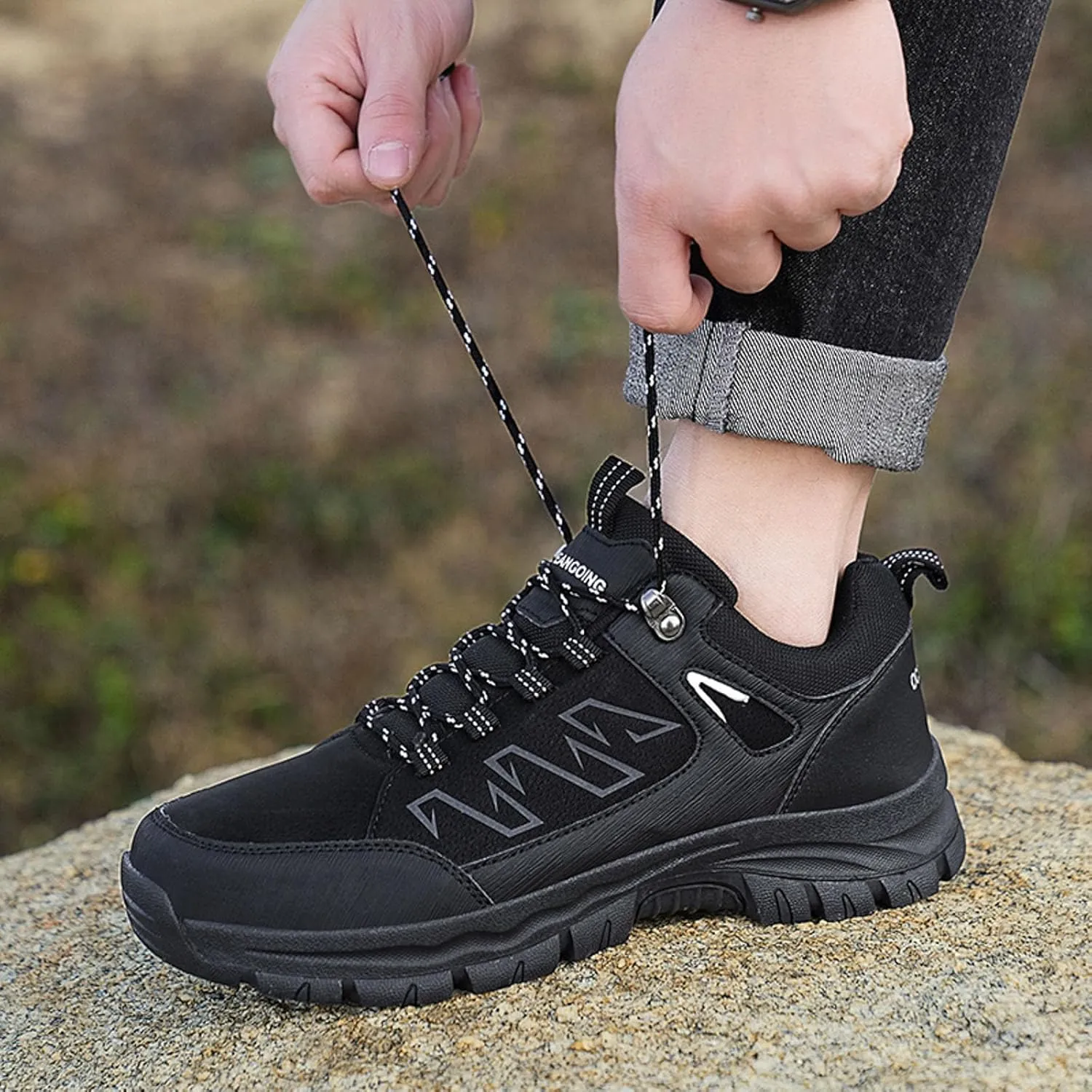 Men's Hiking Shoes Non-Slip Comfortable Walking Shoes Breathable Trial Trekking Sneakers Lightweight Work Shoes
