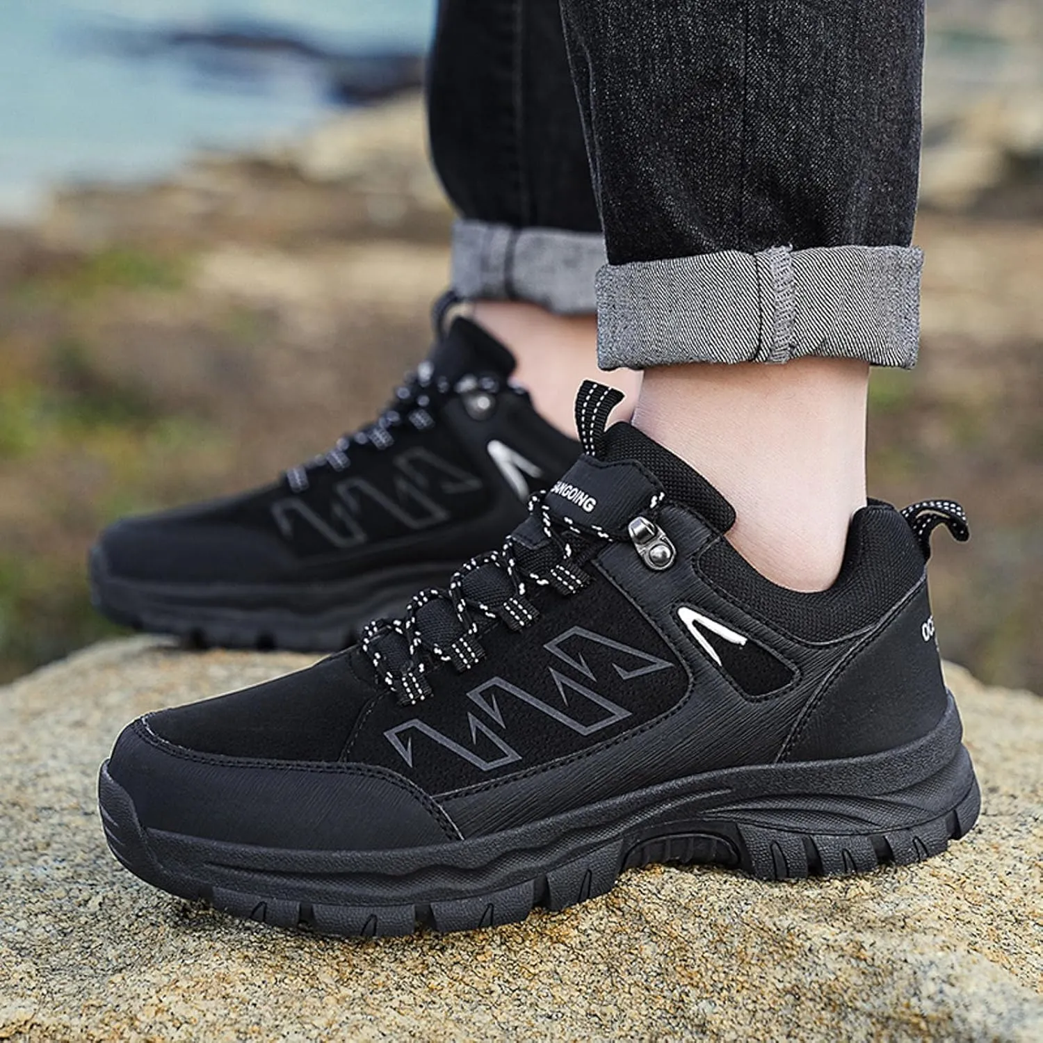 Men's Hiking Shoes Non-Slip Comfortable Walking Shoes Breathable Trial Trekking Sneakers Lightweight Work Shoes