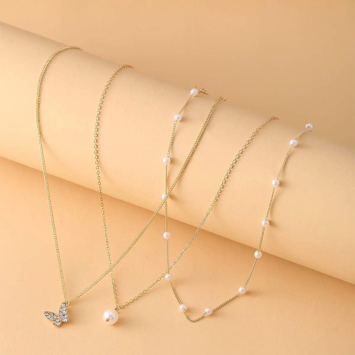 Pearl Necklaces for Women Elegant Pearl Choker Necklaces Faux Pearl Beaded Necklaces Layered Imitation Pearl Necklaces Heart Pendant Necklaces