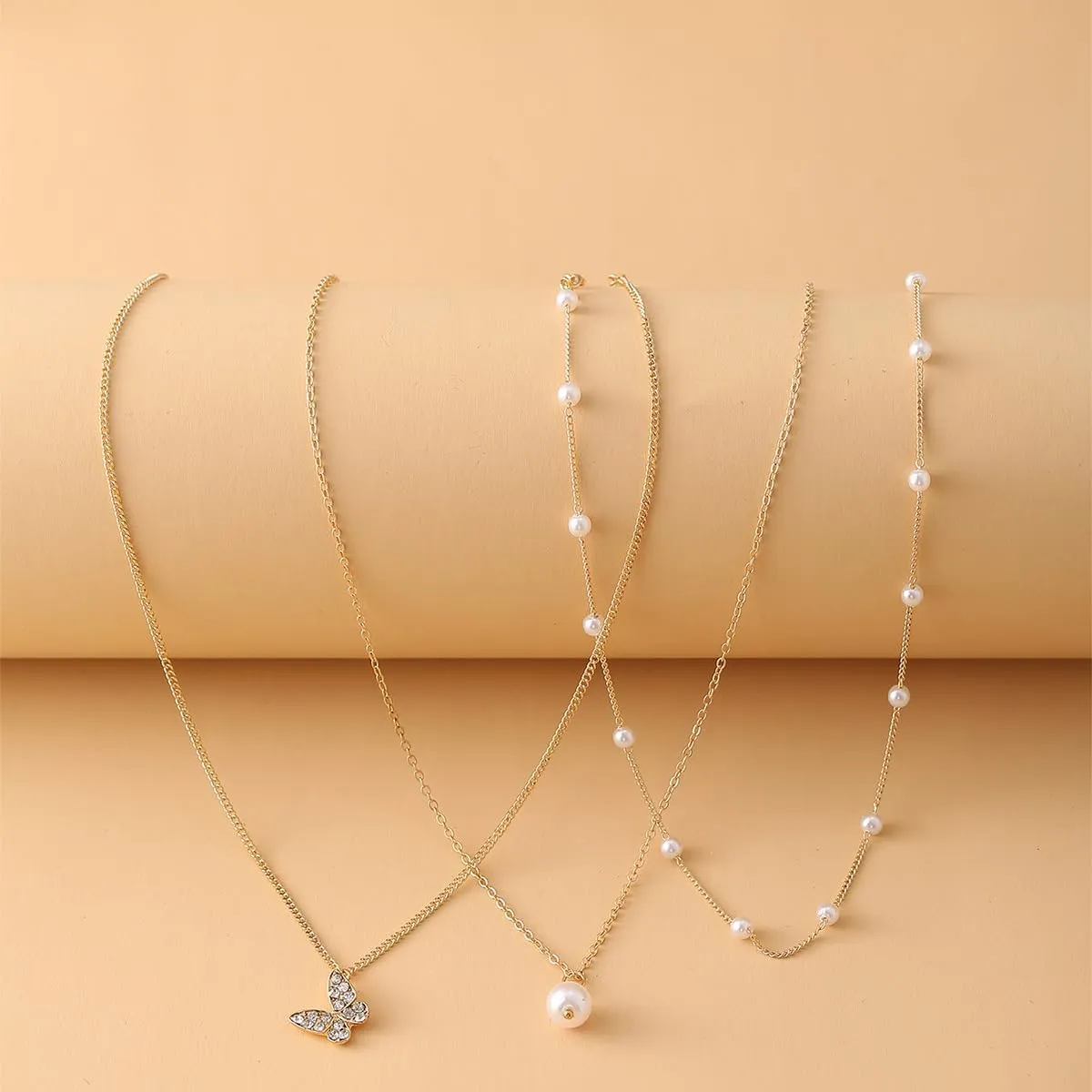 Pearl Necklaces for Women Elegant Pearl Choker Necklaces Faux Pearl Beaded Necklaces Layered Imitation Pearl Necklaces Heart Pendant Necklaces
