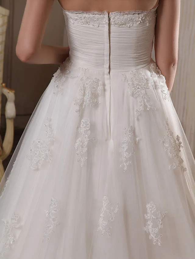 Princess A-Line Strapless Wedding Dress Scalloped-Edge Satin Tulle Sleeveless Bridal Gowns with Chapel Train
