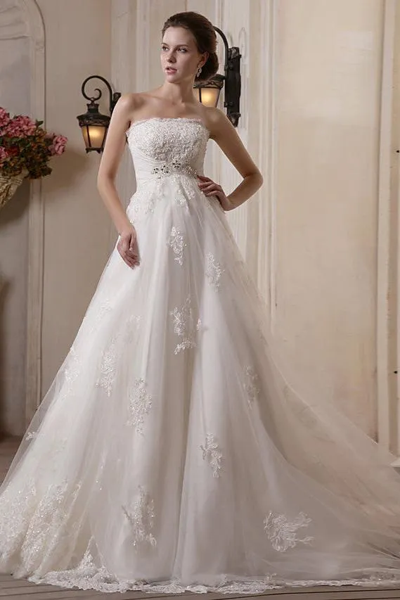 Princess A-Line Strapless Wedding Dress Scalloped-Edge Satin Tulle Sleeveless Bridal Gowns with Chapel Train
