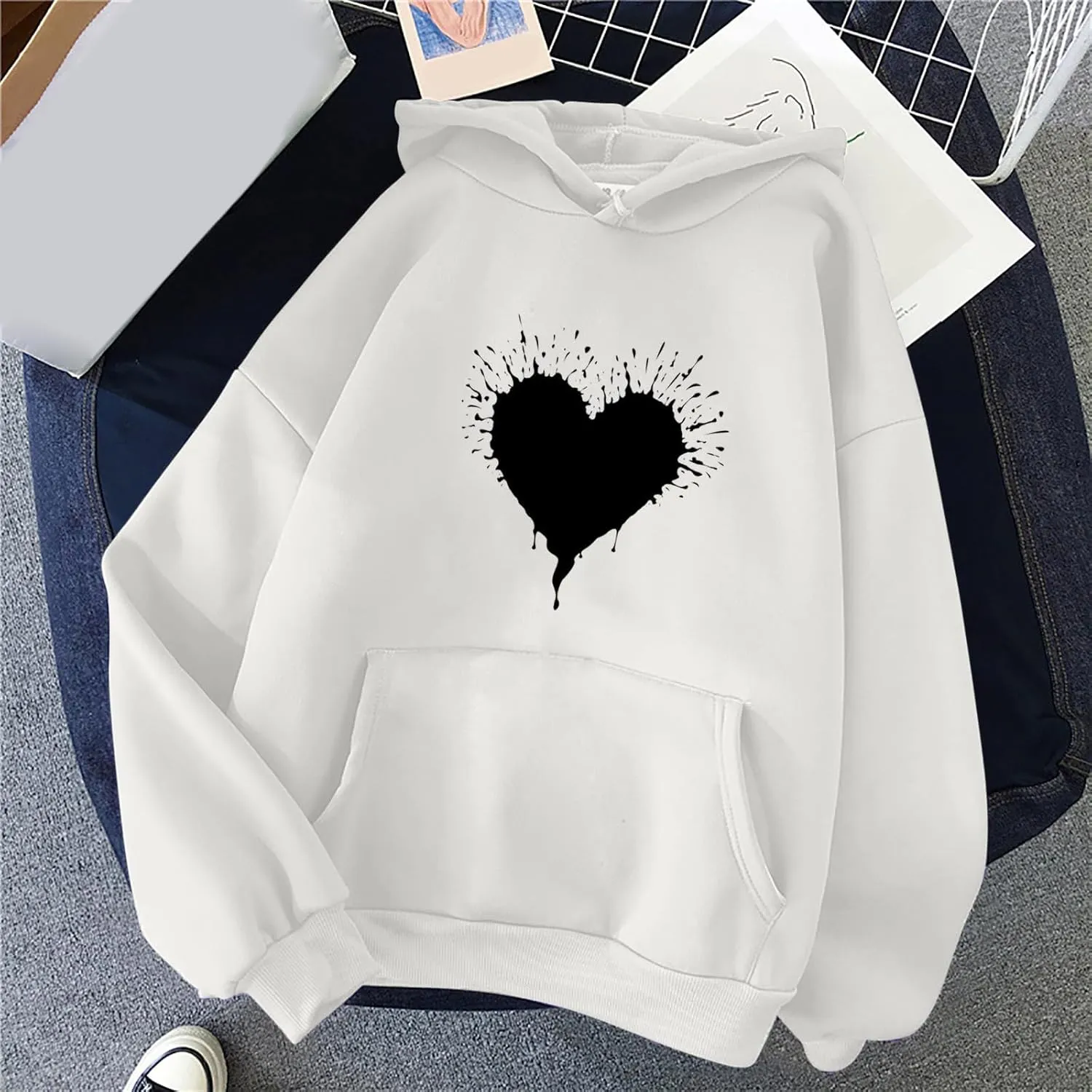 Womens Hoodies Cute Heart Graphic Sweatshirts Fashion Long Sleeve Pullover Teen Girls Casual Soft Tops Fall Outfits