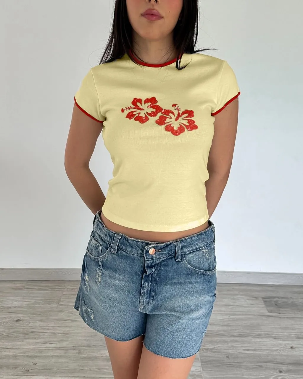 Y2k Flower Graphic Baby Tees Crop Tops for Women Hibiscus Print Short Sleeve Aesthetic Vintage 90s Teens 2000s Shirt